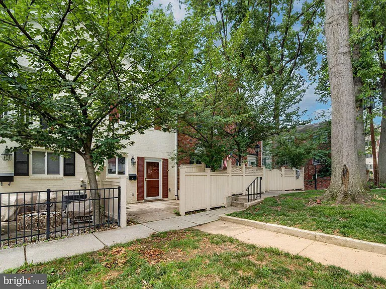 1201 N Van Dorn St — Photo 1