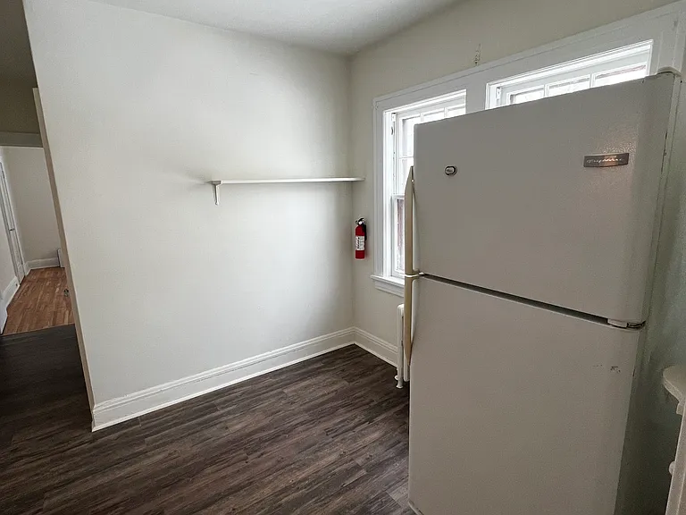 1315 E 2nd St #B — Photo 11