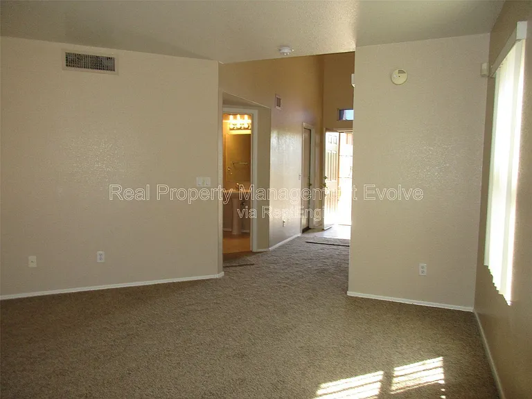 7418 W Eva St — Photo 8