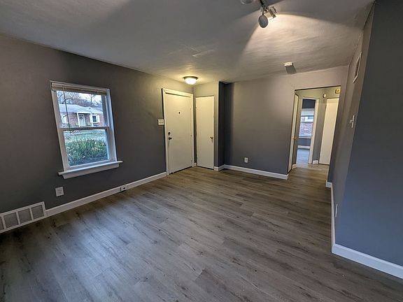 5th image of 7884 Wayne Ave