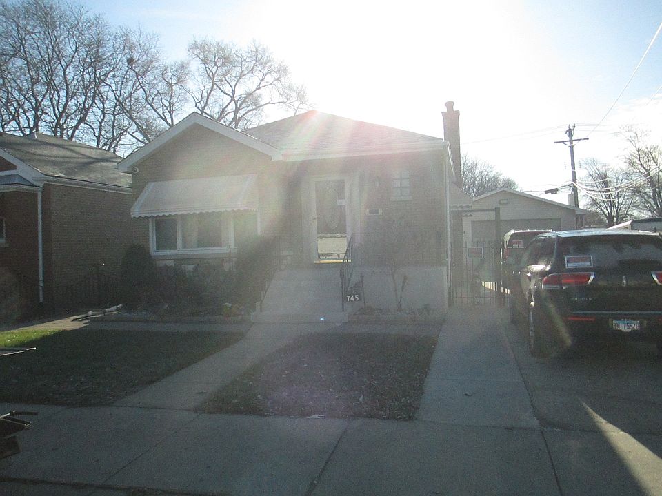 2nd image of 745 W Vermont Ave