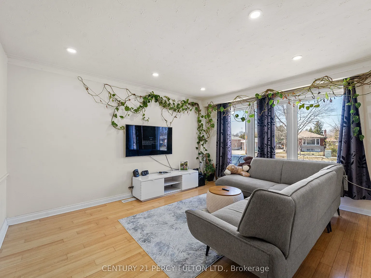 3 bed, $2,400 — Photo 3