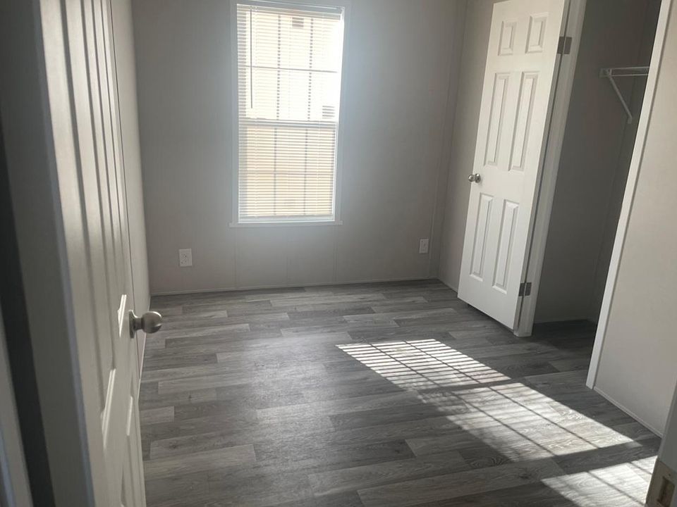 2nd image of 371 Shummard Br