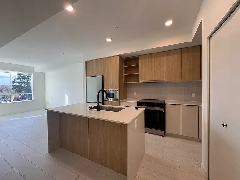 13439 94a Ave #211 — Photo 4
