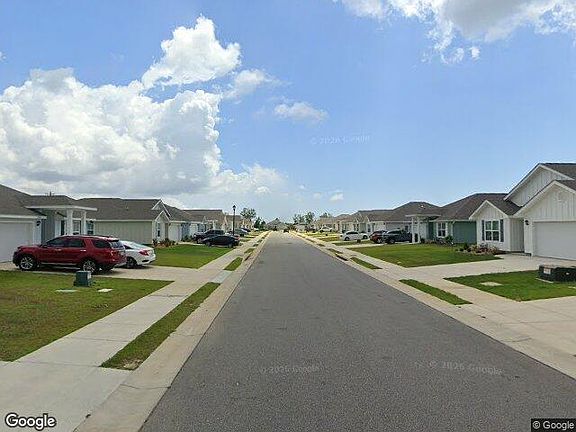 Exterior Neighborhood (street photo)