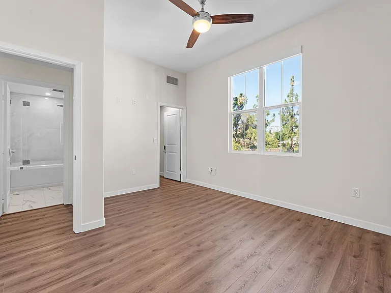 228 S San Dimas Ave — Photo 21