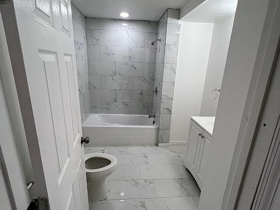 4th image of 3956 Pennsylvania Ave APT 1N
