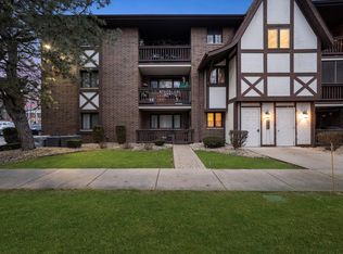 8425 W 95th St APT 16, Hickory Hills, IL 60457