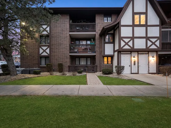 8425 W 95th St APT 16, Hickory Hills, IL 60457