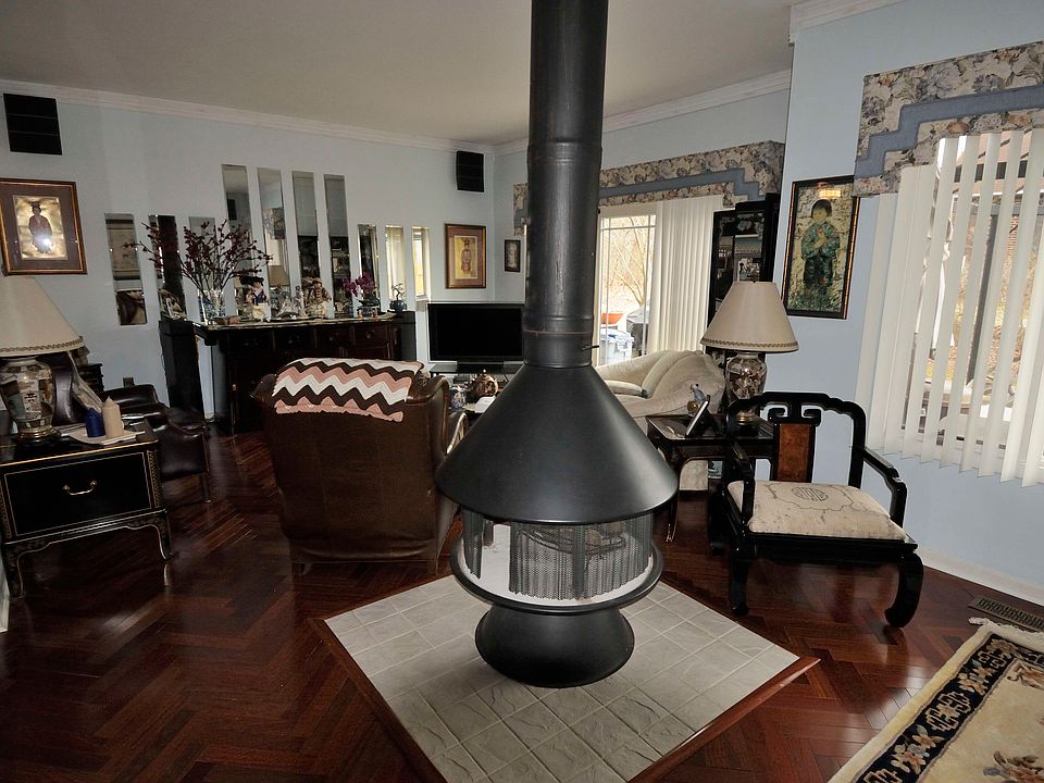 2nd image of 502 Bounty Ct #2D