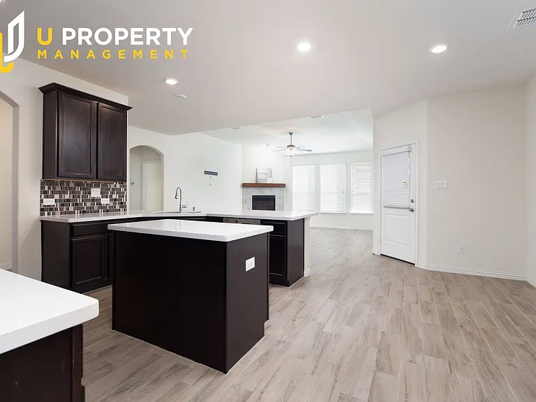 817 Black Hawk Dr — Photo 4