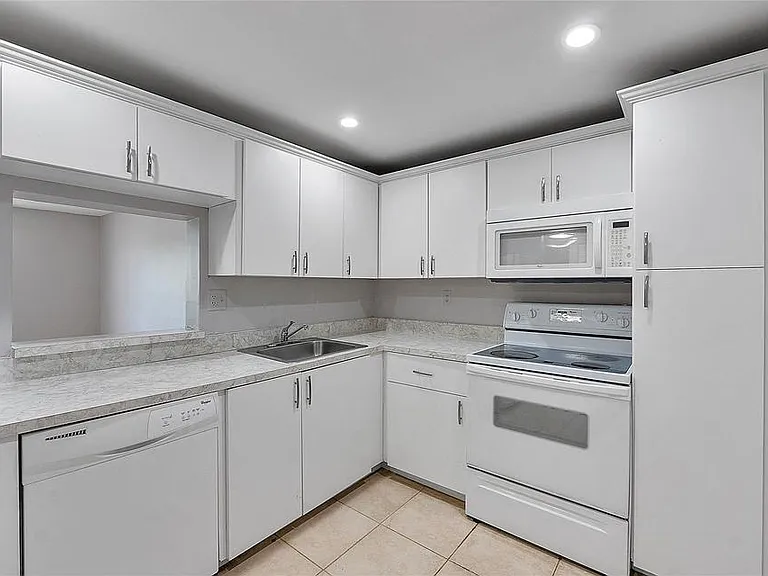 4354 NW 9th Ave #12-3D — Photo 2