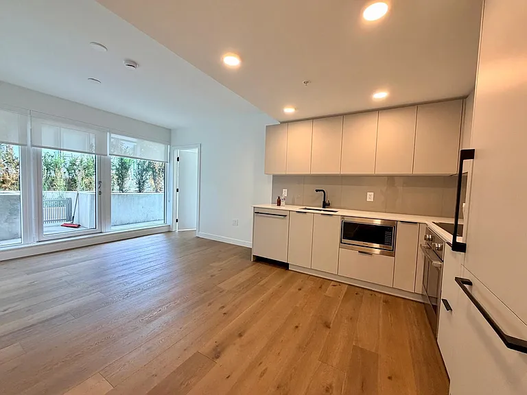 8120 Oak St — Photo 6