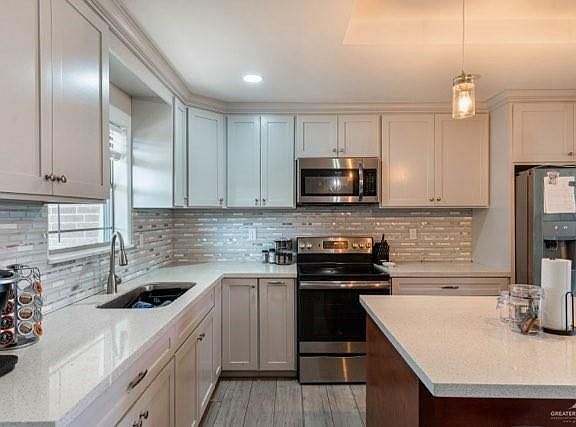 2nd image of 2702 E Yosemite St