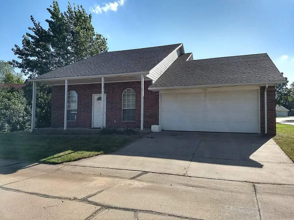 202 S Timbercrest Ct
