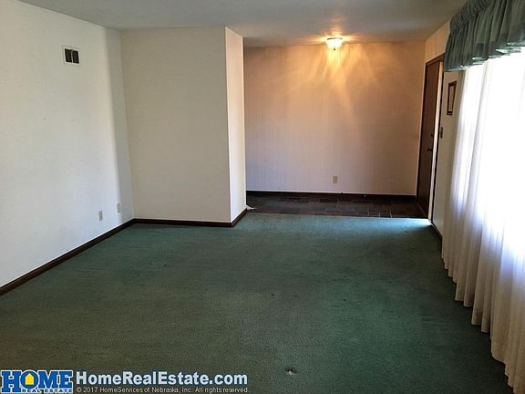4th image of 2539 Woods Blvd
