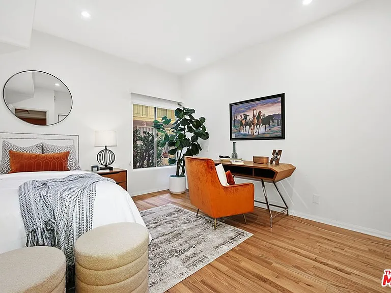 612 S Barrington Ave #213 — Photo 13