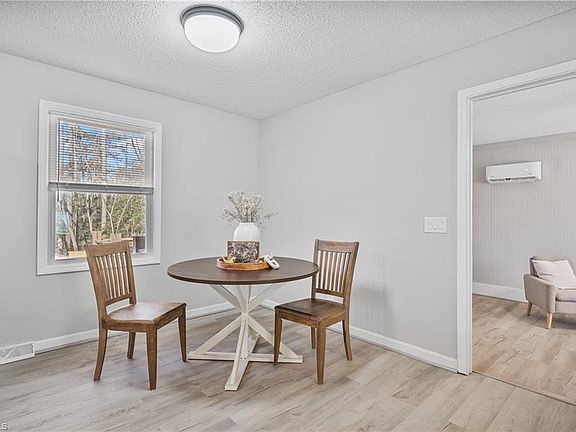 5th image of 238 Holly Pine St