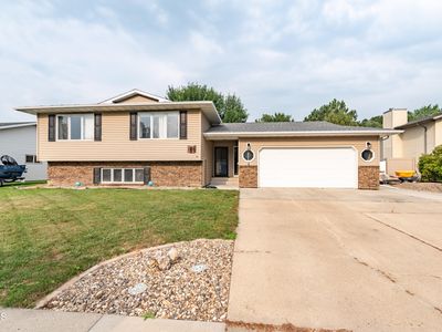 1718 S Reno Dr, Bismarck, ND, 58504