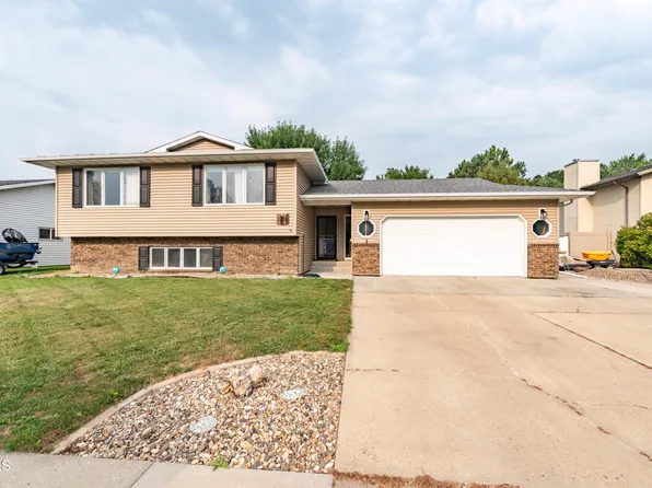 1718 S Reno Dr, Bismarck, ND 58504