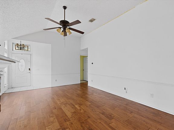 3rd image of 3312 Sara Dr