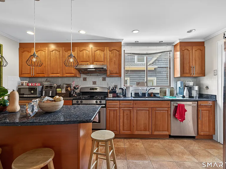 224 Huntington St #2 — Photo 8
