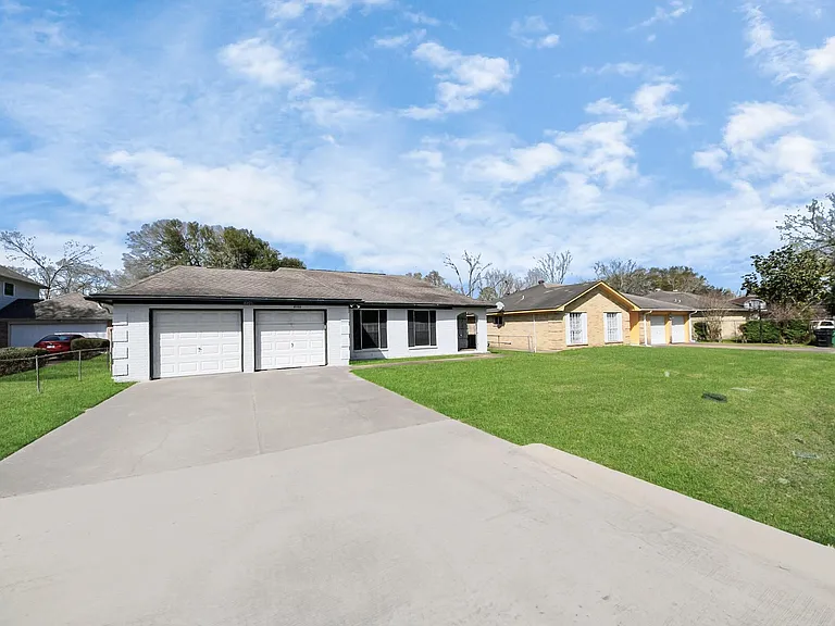 8105 Lanham Ln — Photo 2