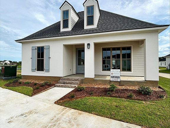 2nd image of 423 Flores Ct