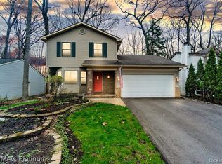 6950 Aeroview Ave, West Bloomfield, MI