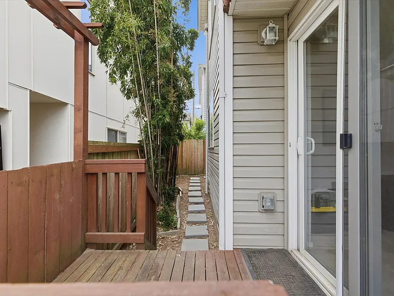 4033A Whitman Ave N — Photo 34