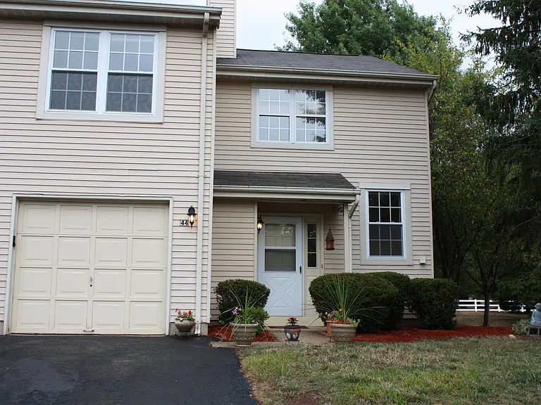 44 Whitby Cir #44 — Photo 12