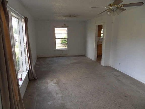 2nd image of 1930 Gaylord Dr