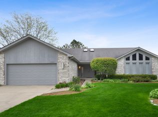 2301 Phillips Dr, Glenview, IL