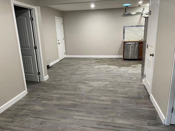 4th image of 8843 Gold Coast Dr