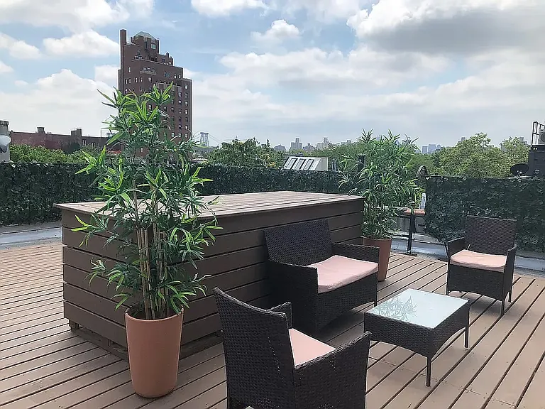520 E 11th St #9 — Photo 1