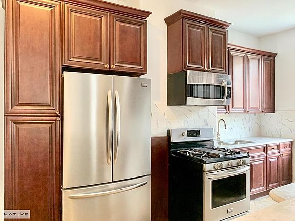 3rd image of 23 Hausman St #2
