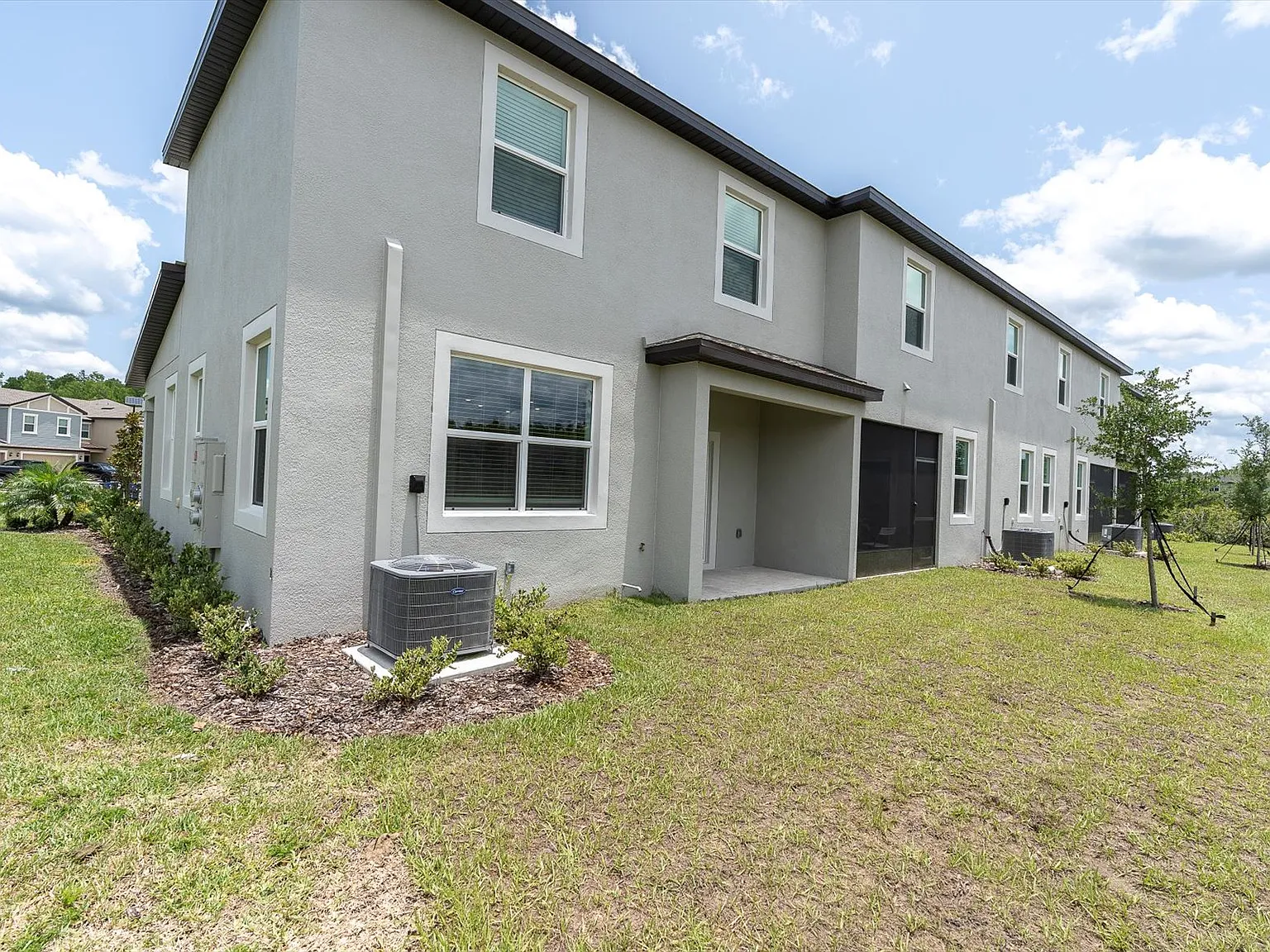 3 bed, 2.5 bath, 1801 sqft, $2,400 — Photo 4