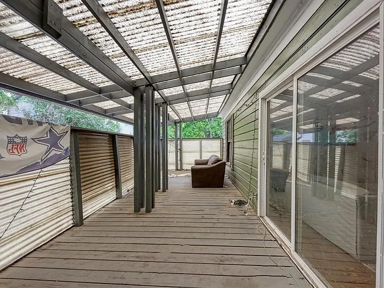 2834 Salado St — Photo 37