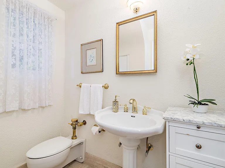 155 Peruvian Ave — Photo 11