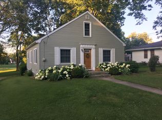 210 W Gloria Dr, Eureka, IL