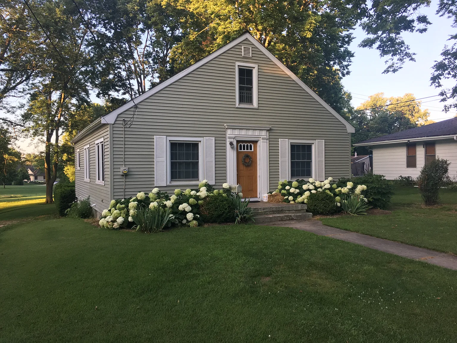210 W Gloria Dr photo 1