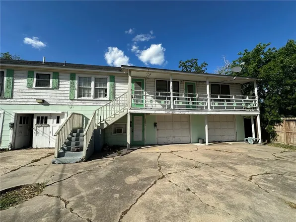 214 1/2 W Heard St #C, Refugio, TX 78377