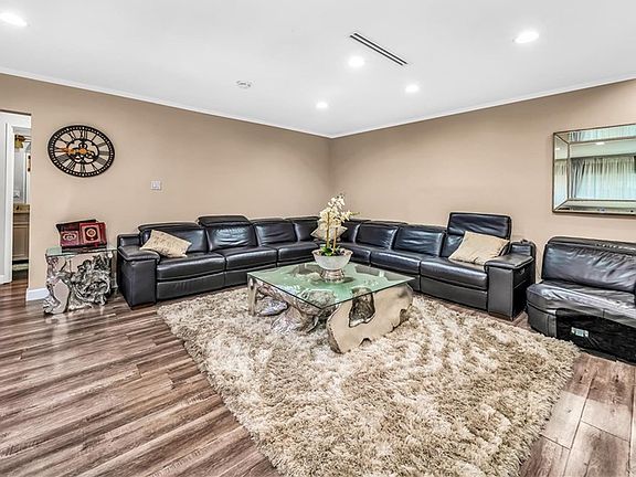4th image of 6207 Teesdale Ave
