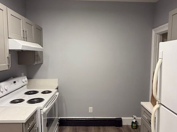81 Centre St #2