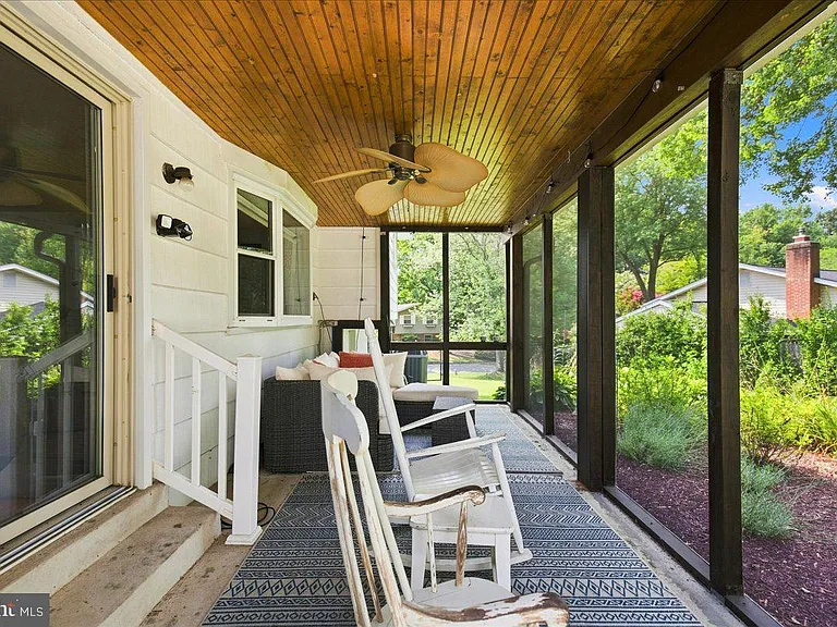 16300 Dahl Rd — Photo 17