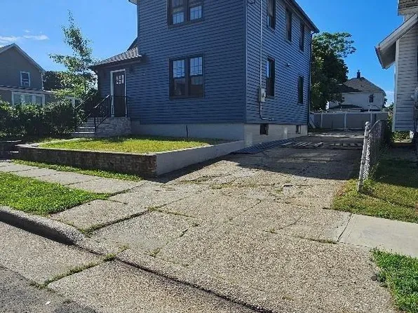 166 Yale Street, Hempstead, NY 11550