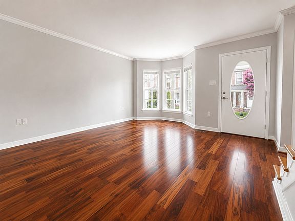 3rd image of 801 Catherine St
