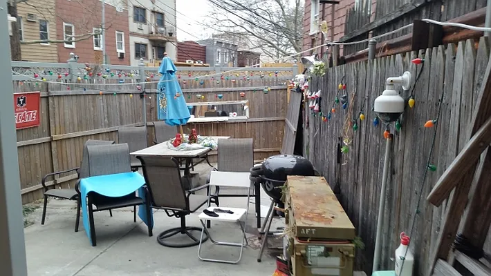 Rented by MCR Realty | media 25