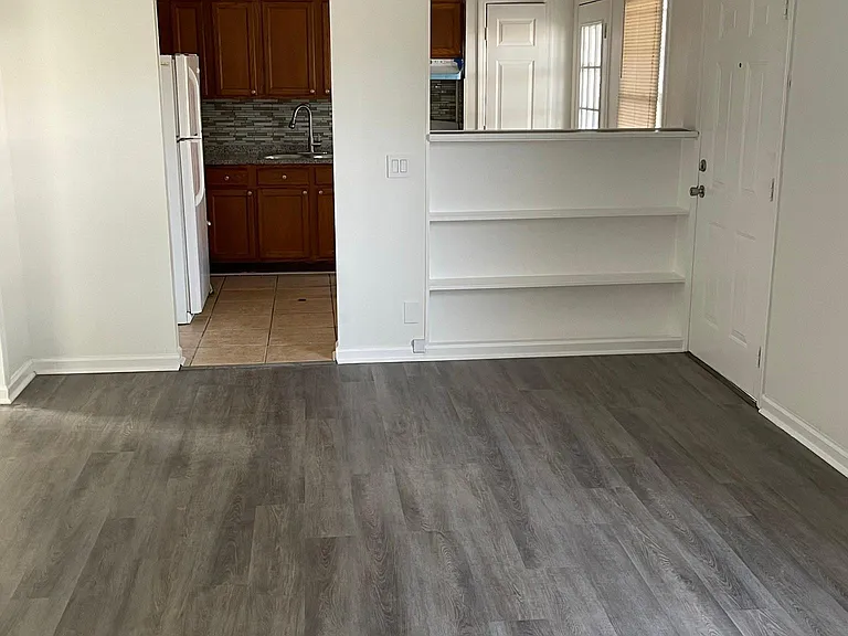 939 Green St SE — Photo 10