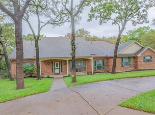 702 Bent Tree Dr, Euless, TX 76039